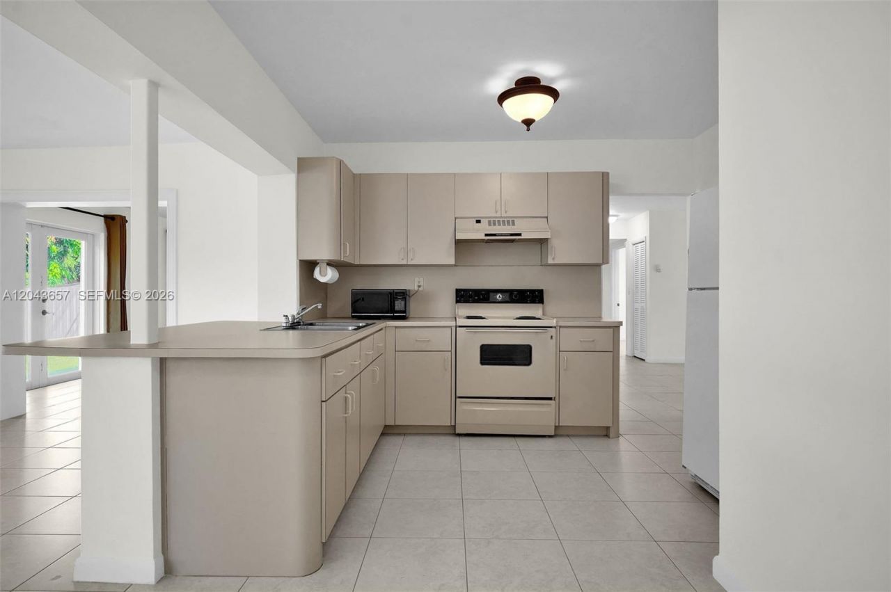 14375 Lake Candlewood Ct , Miami Lakes, FL 33014 Photo