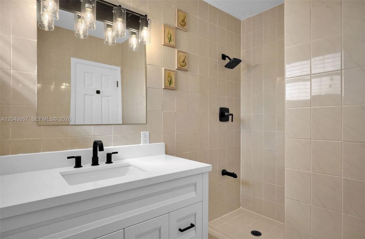 14375 Lake Candlewood Ct , Miami Lakes, FL 33014 Photo