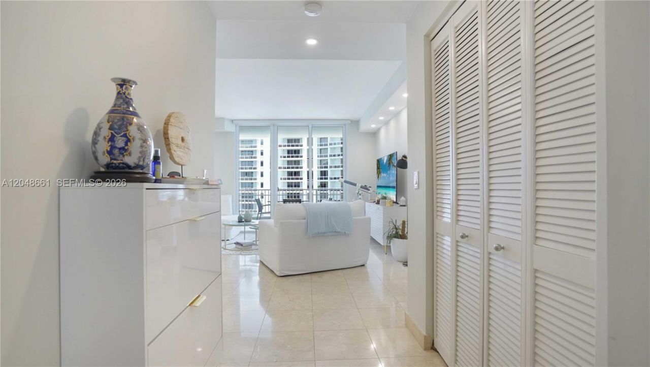801 Brickell Key Blvd , Unit 2210, Miami, FL 33131 Photo