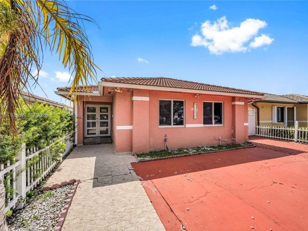 7256 W 34th Ln , Hialeah, FL 33018