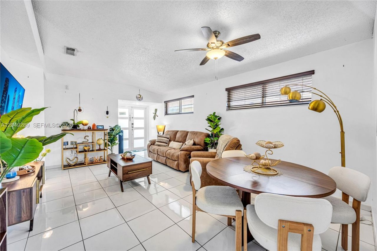 7256 W 34th Ln , Hialeah, FL 33018 Photo