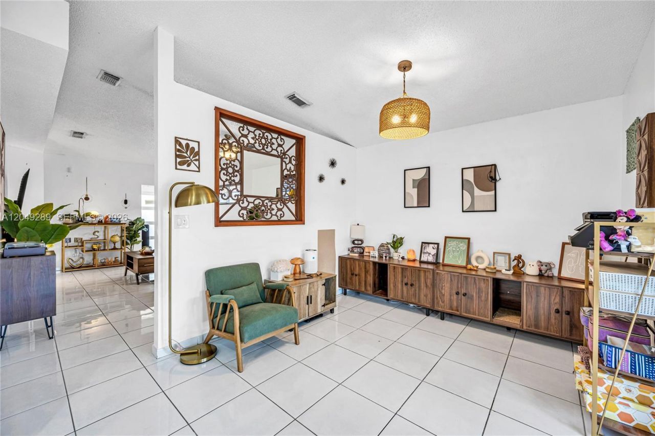 7256 W 34th Ln , Hialeah, FL 33018 Photo