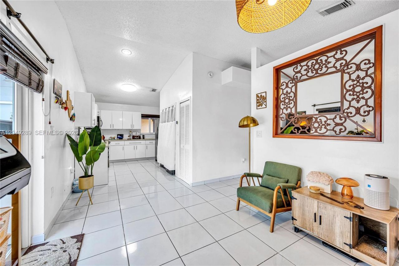 7256 W 34th Ln , Hialeah, FL 33018 Photo