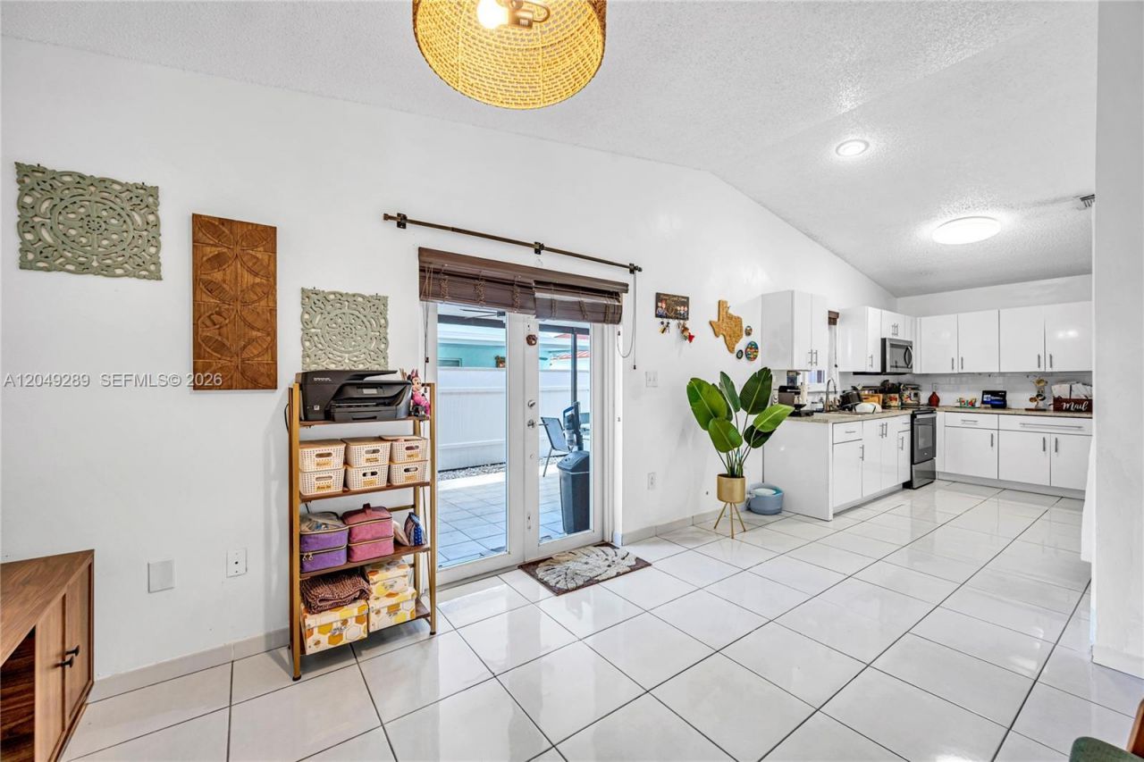 7256 W 34th Ln , Hialeah, FL 33018 Photo