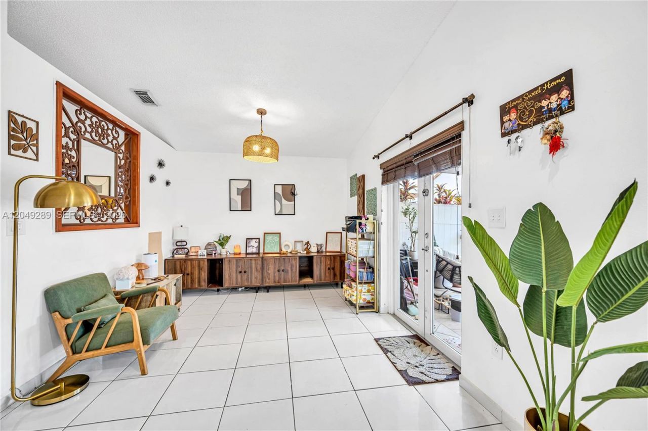 7256 W 34th Ln , Hialeah, FL 33018 Photo