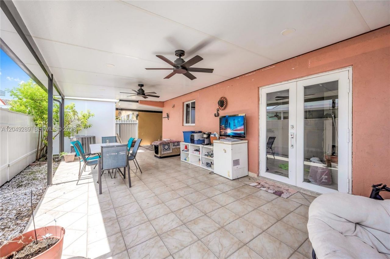 7256 W 34th Ln , Hialeah, FL 33018 Photo