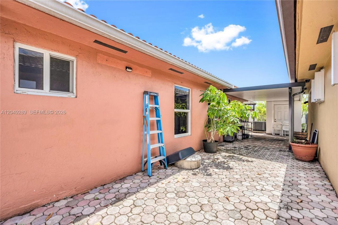 7256 W 34th Ln , Hialeah, FL 33018 Photo