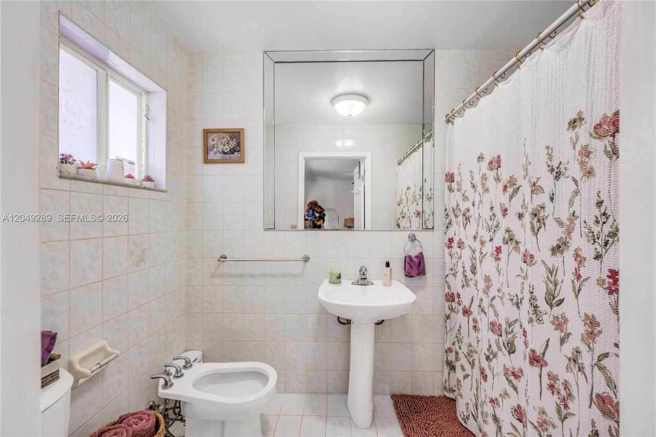 7256 W 34th Ln , Hialeah, FL 33018 Photo