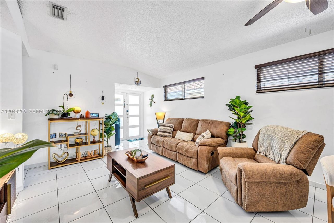 7256 W 34th Ln , Hialeah, FL 33018 Photo