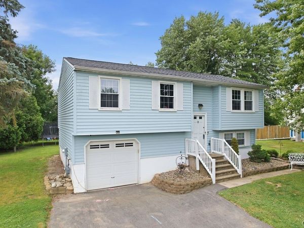 4006 Sandpiper Lane, Liverpool, NY 13090