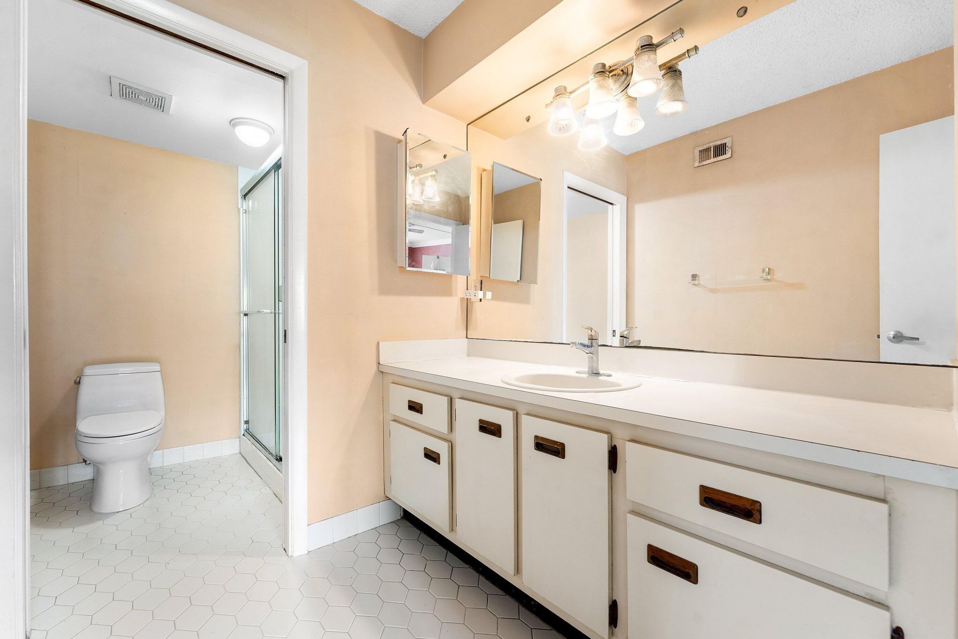 105 Tropic Isle Drive, Unit Apt 22d, Delray Beach, FL 33483 Photo