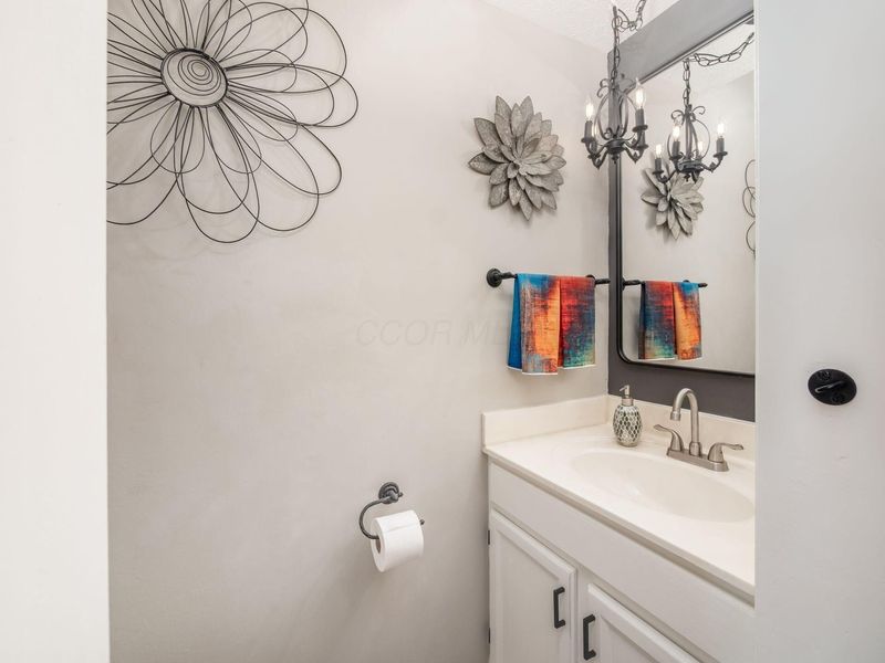 7467 Saunderlane Road, Columbus, OH 43235 Photo 8