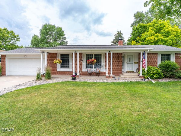 1515 HOVEN Lane , Crookston, MN 56716