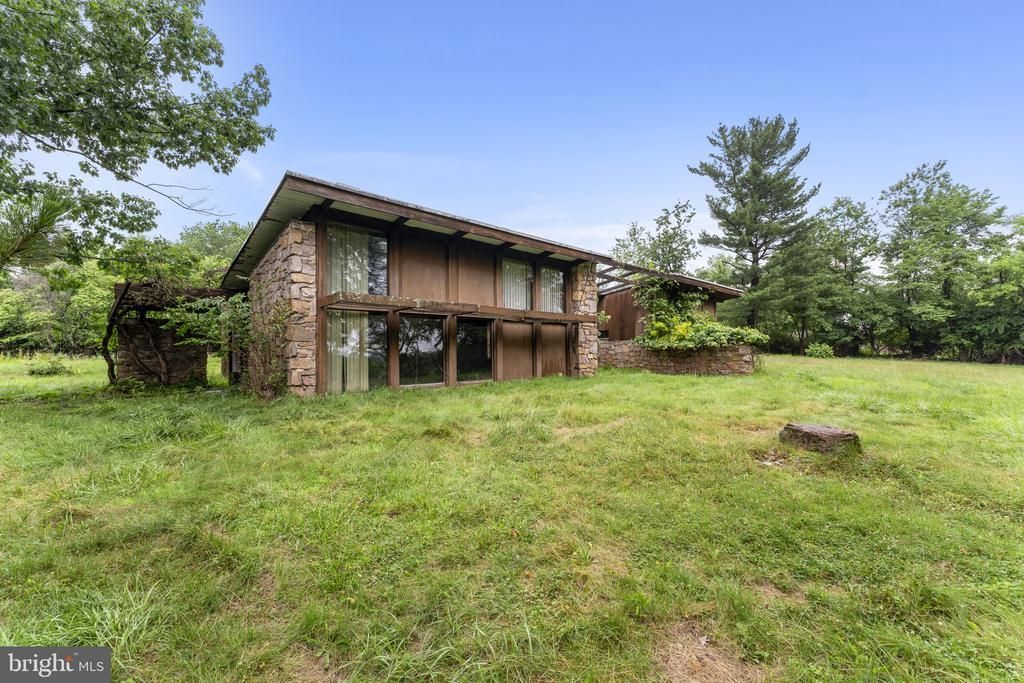 2935 WHITEHALL ROAD, NORRISTOWN, PA 19403