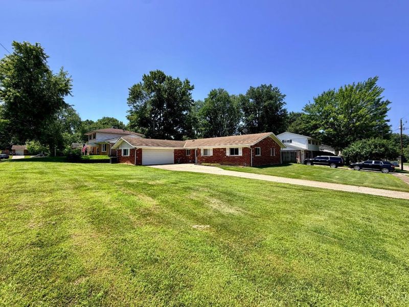 10277 Cheltenham Drive, Cincinnati, OH 45231 Photo 2