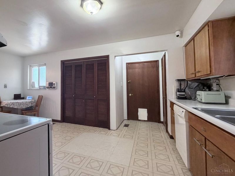 10277 Cheltenham Drive, Cincinnati, OH 45231 Photo 5