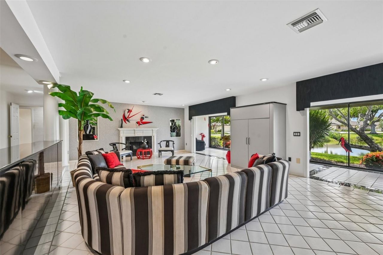 3646 Gleneagle Drive, Unit 10B, Sarasota, FL 34238 Photo