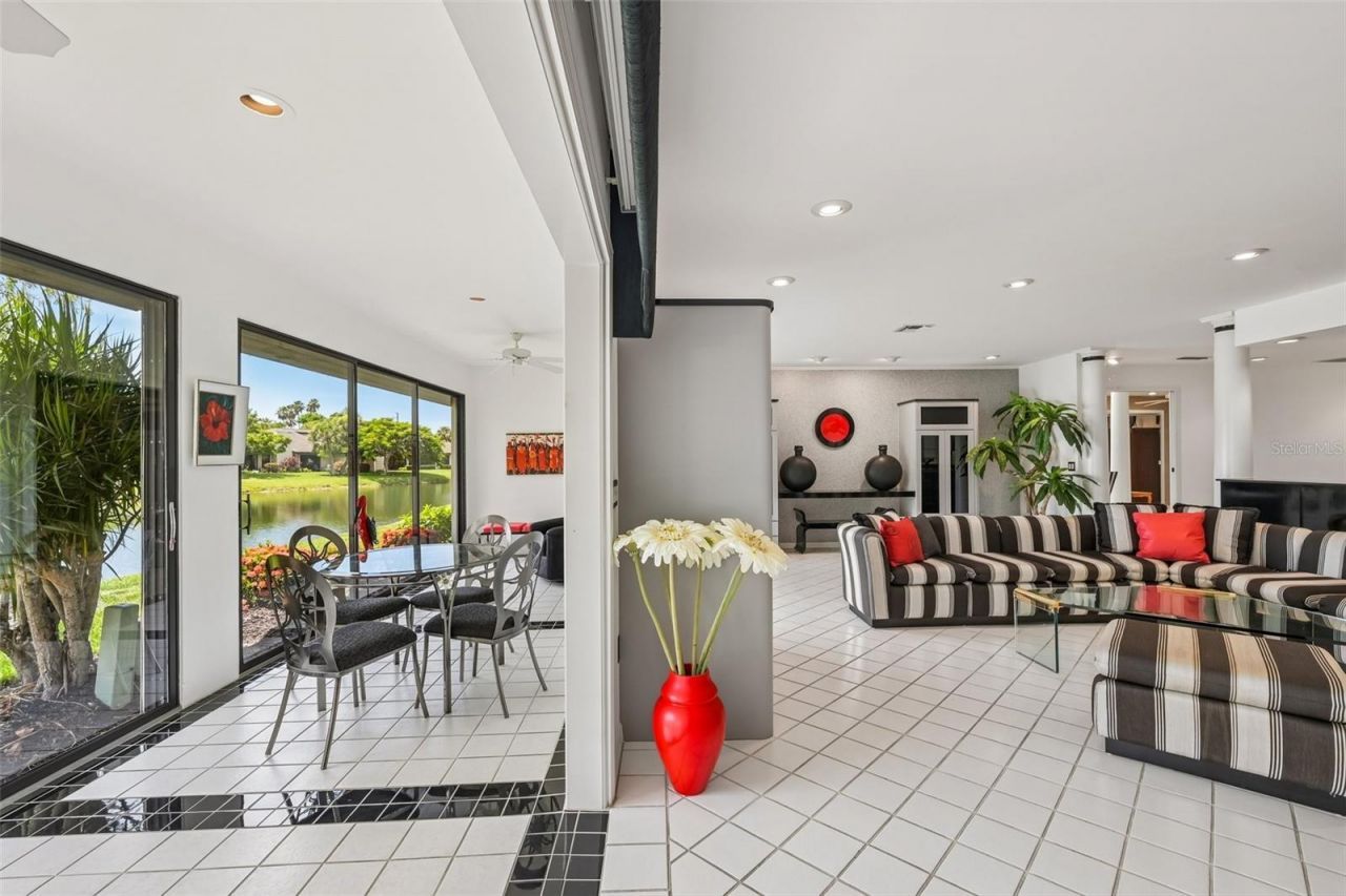 3646 Gleneagle Drive, Unit 10B, Sarasota, FL 34238 Photo