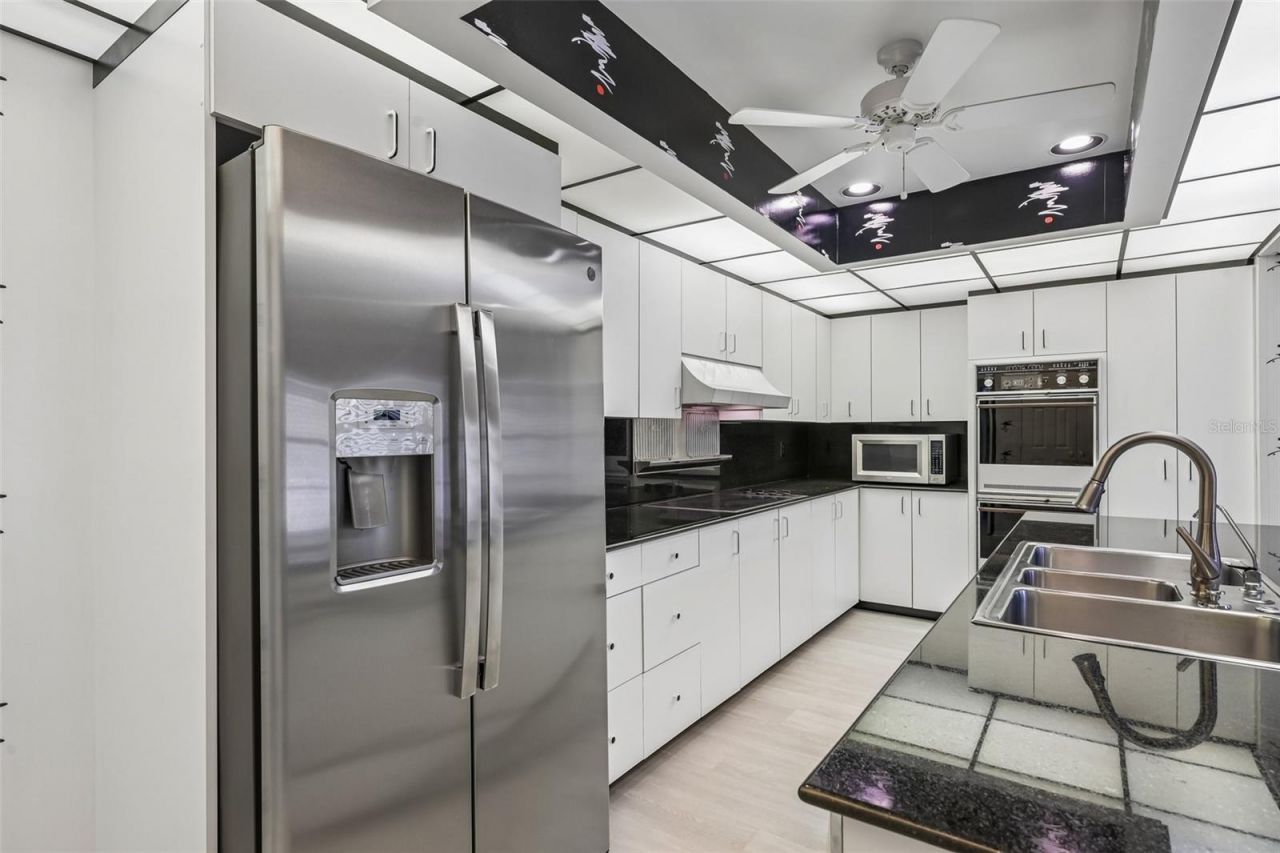 3646 Gleneagle Drive, Unit 10B, Sarasota, FL 34238 Photo