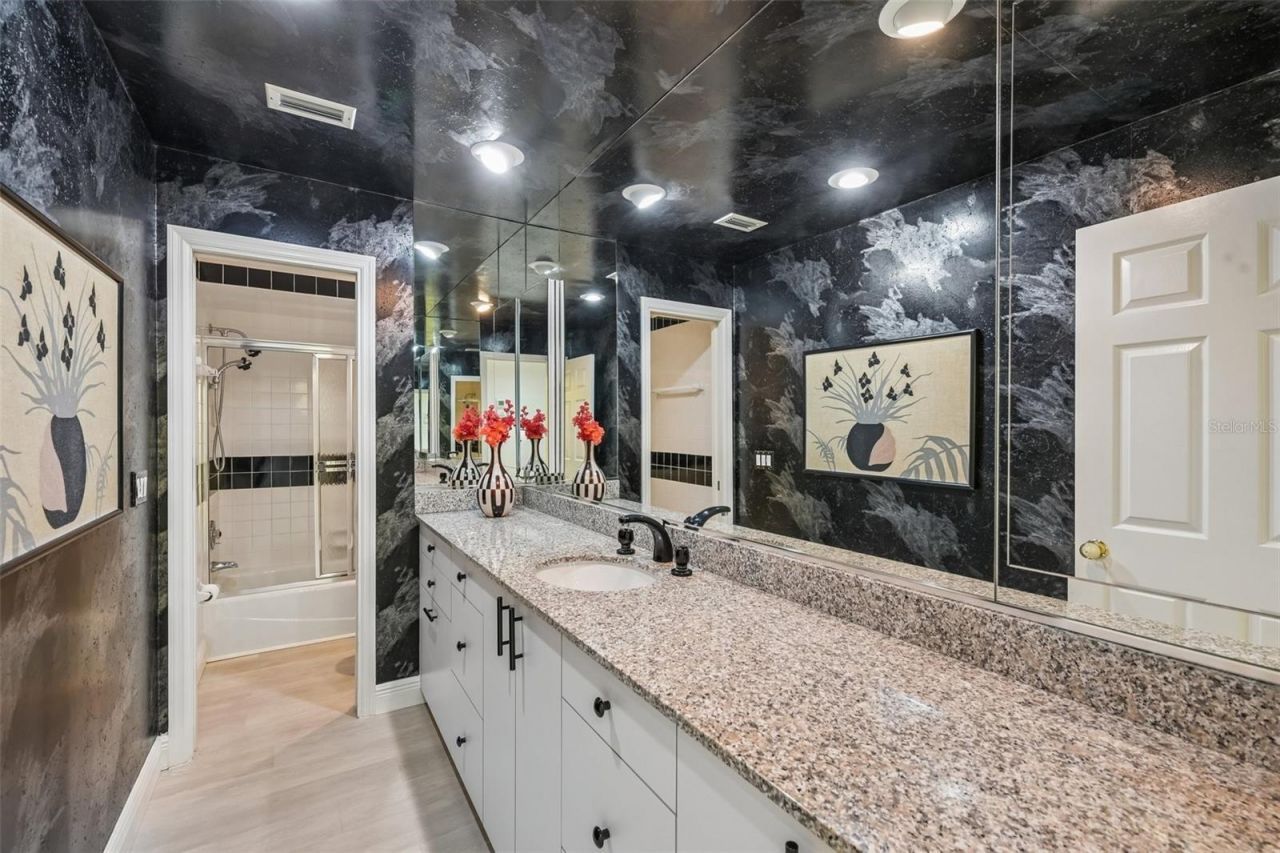 3646 Gleneagle Drive, Unit 10B, Sarasota, FL 34238 Photo