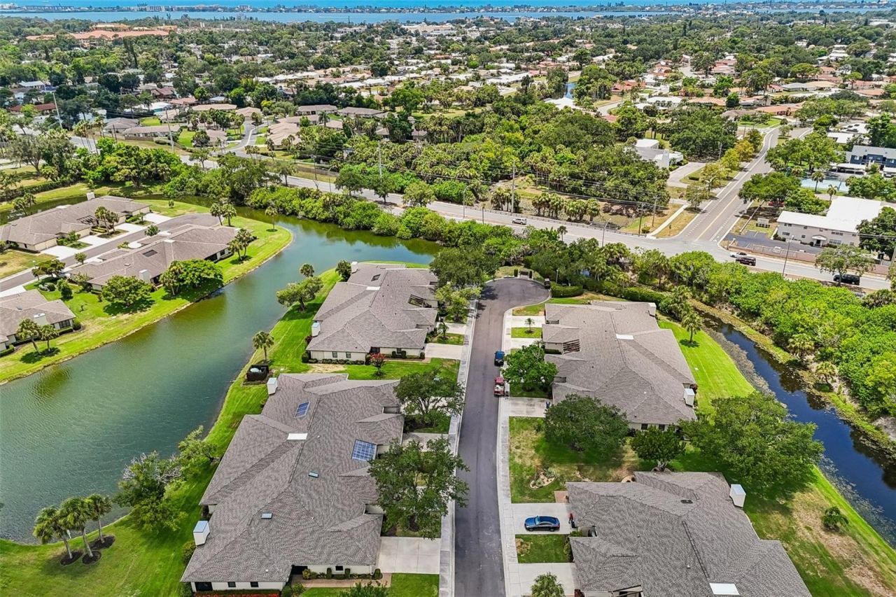 3646 Gleneagle Drive, Unit 10B, Sarasota, FL 34238 Photo