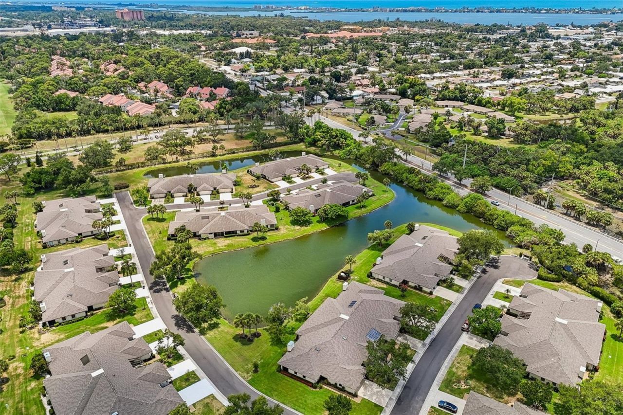 3646 Gleneagle Drive, Unit 10B, Sarasota, FL 34238 Photo
