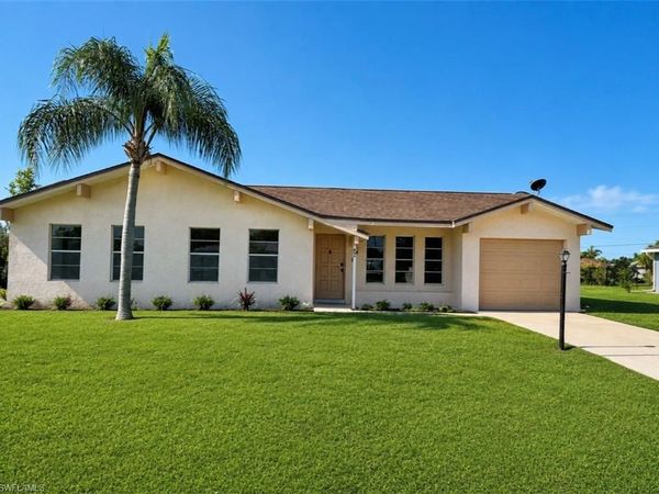 406 Parkside ST, LEHIGH ACRES, FL 33936