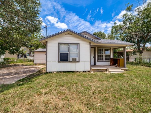 1129 PLUM ST, Floresville, TX 78114