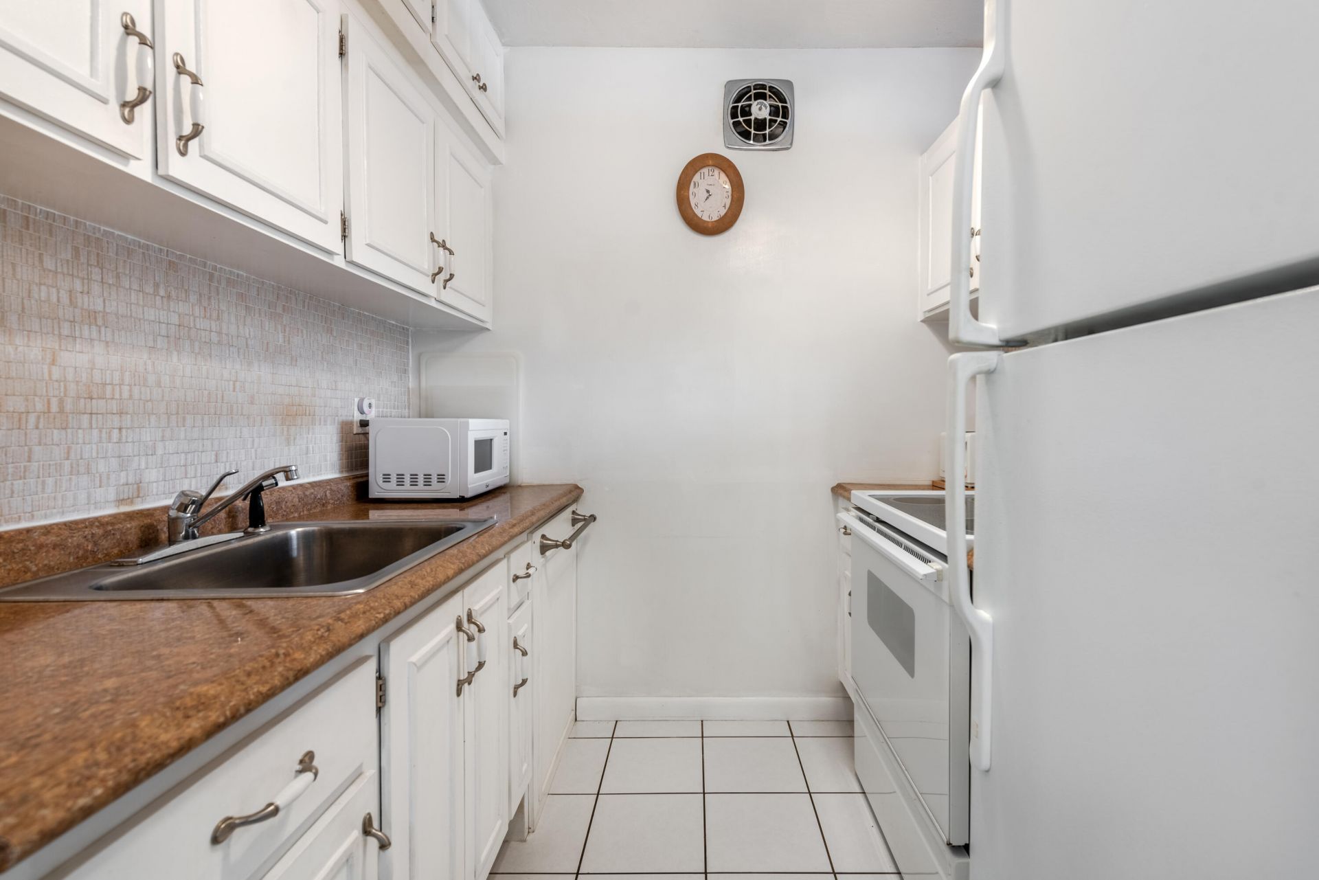 925 SW 11th Avenue, Unit 3j, Hallandale, FL 33009 Photo