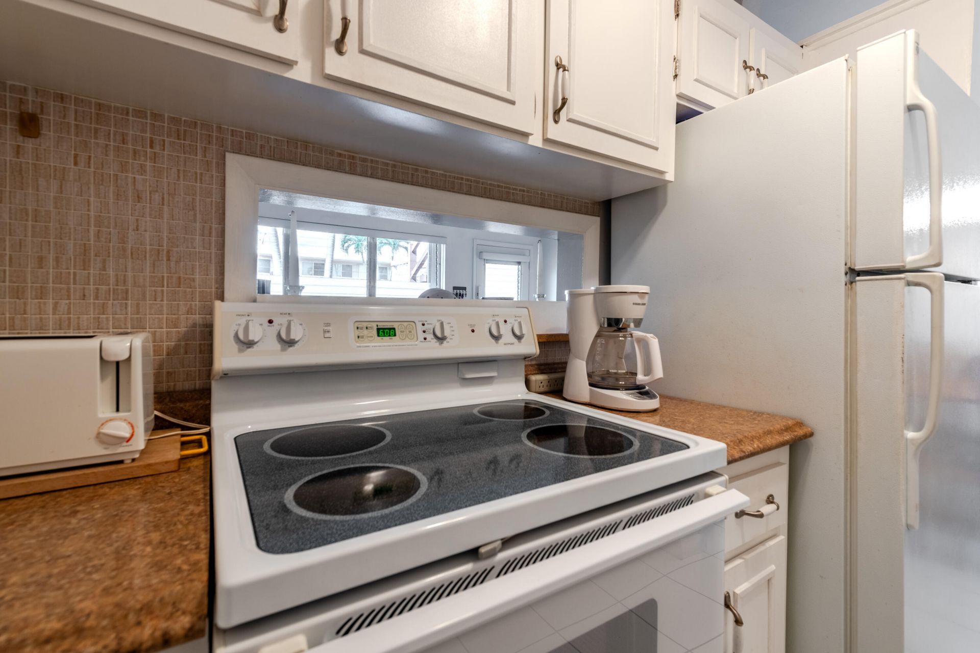 925 SW 11th Avenue, Unit 3j, Hallandale, FL 33009 Photo
