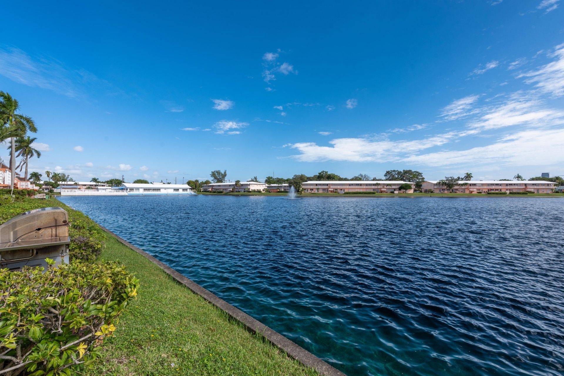 925 SW 11th Avenue, Unit 3j, Hallandale, FL 33009 Photo
