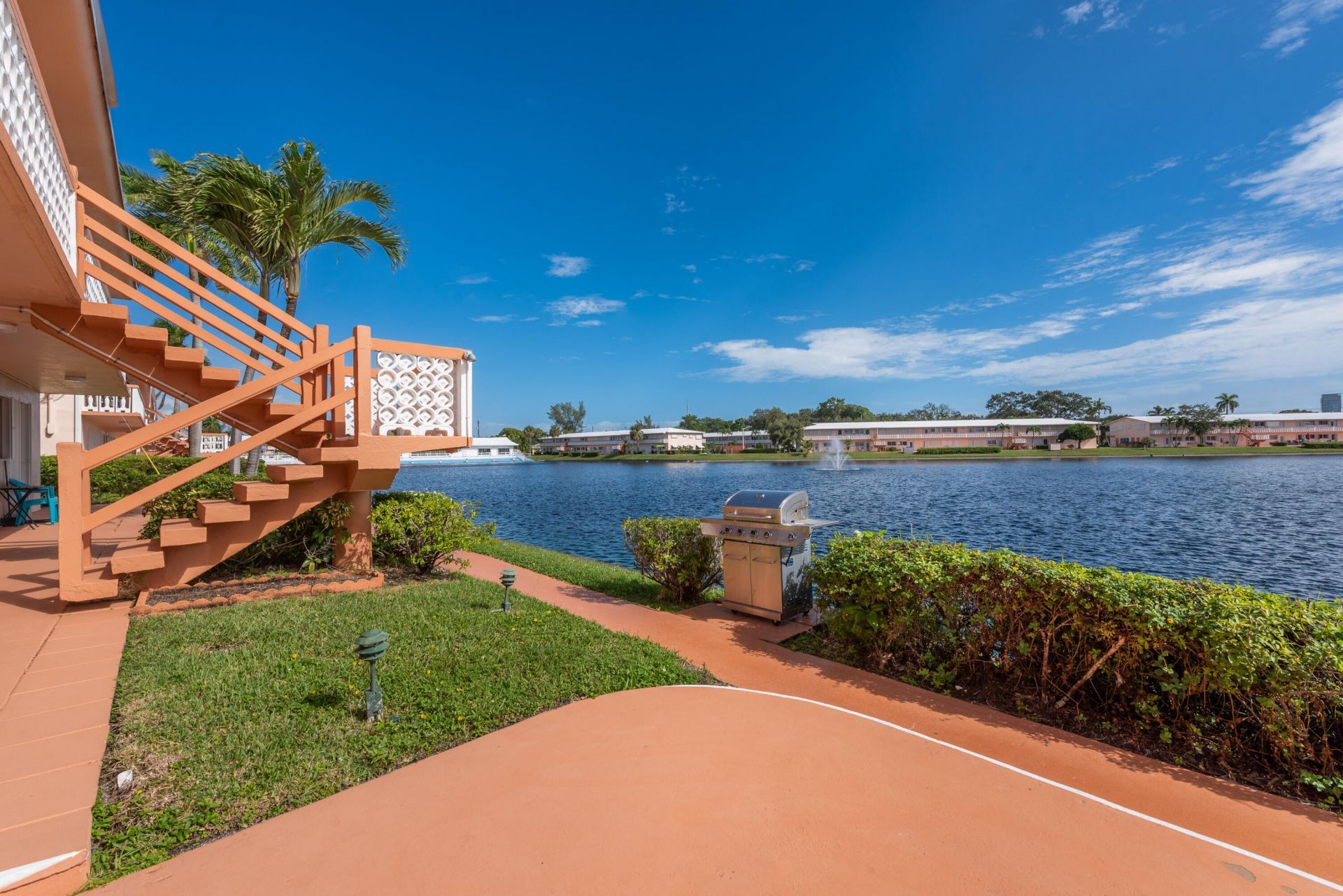 925 SW 11th Avenue, Unit 3j, Hallandale, FL 33009 Photo