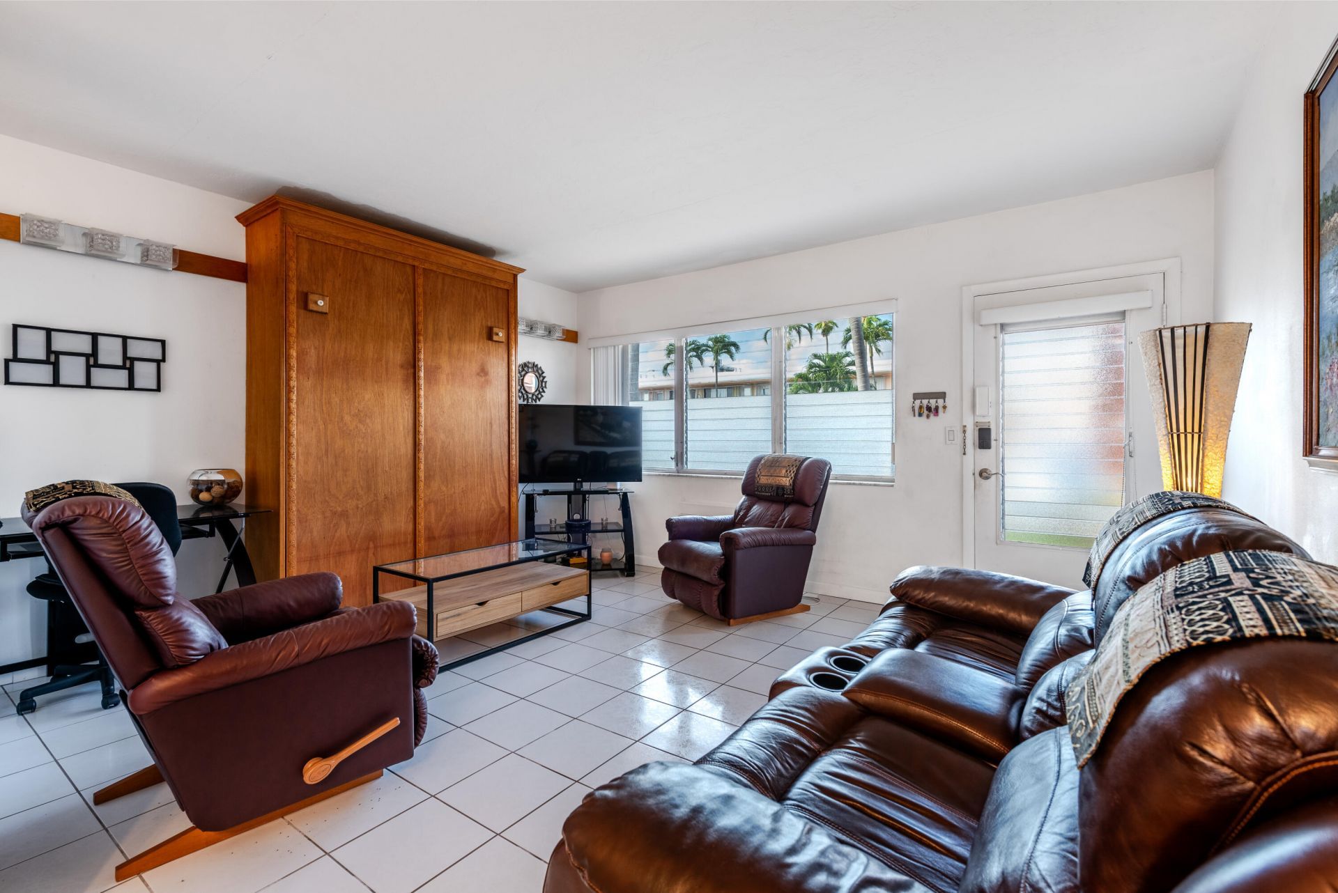 925 SW 11th Avenue, Unit 3j, Hallandale, FL 33009 Photo