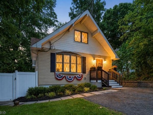 306 West End Ave, Hopatcong, NJ 07843