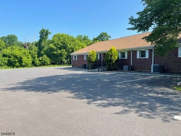 3 Sliker Rd, Lebanon, NJ 07830