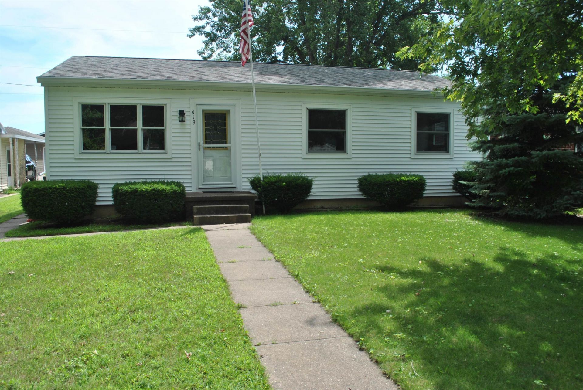919 N Second Street, Guttenberg, IA 52052 Main Photo