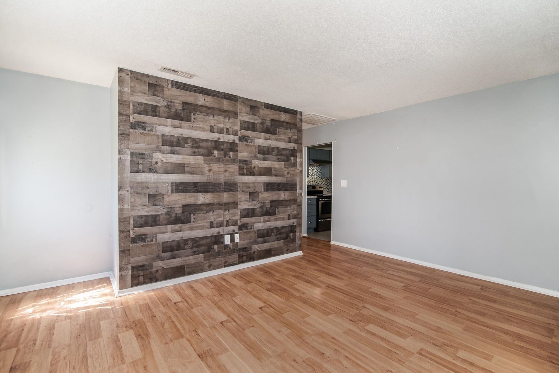 213 Gibson St. Photo 10