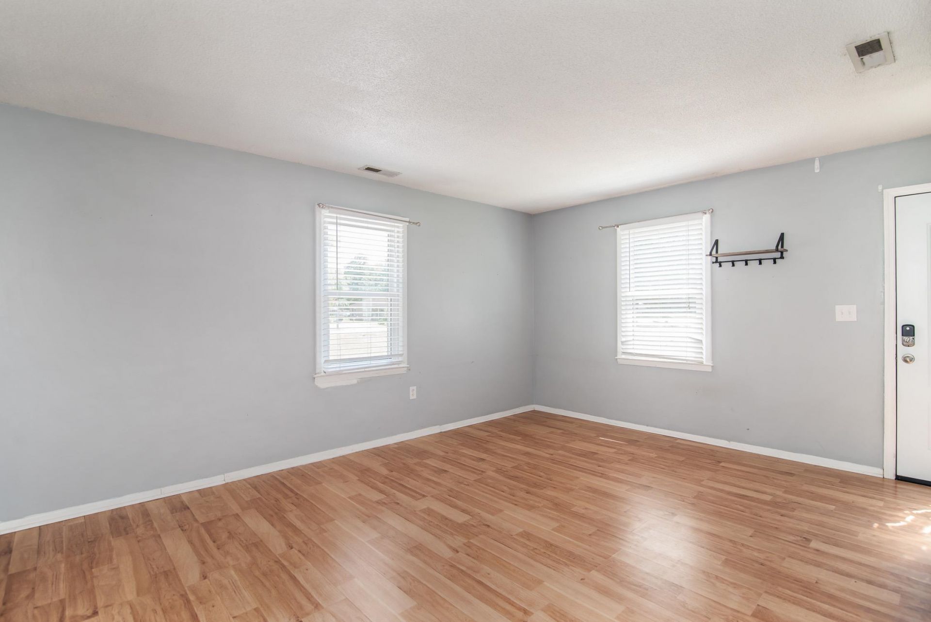 213 Gibson St. Photo 11