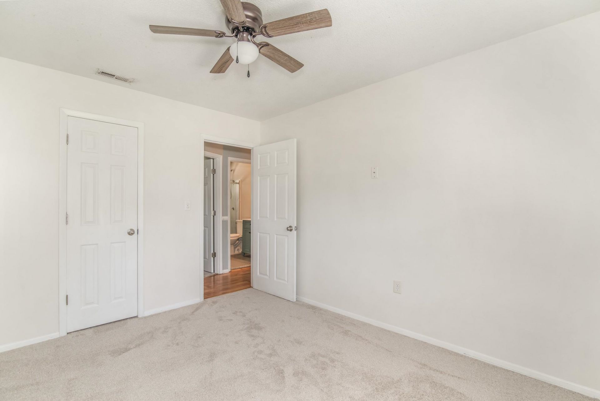 213 Gibson St. Photo 23