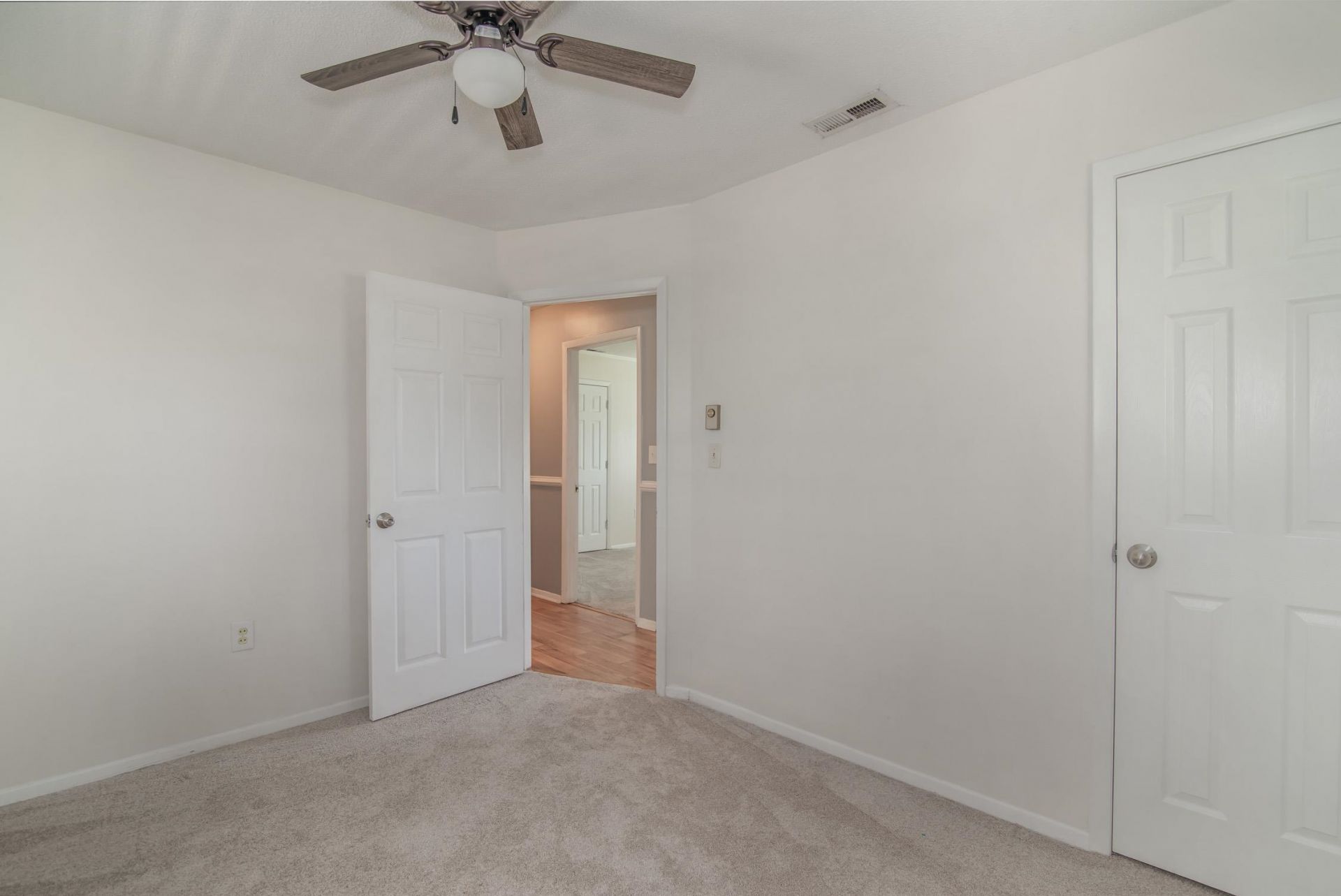 213 Gibson St. Photo 25