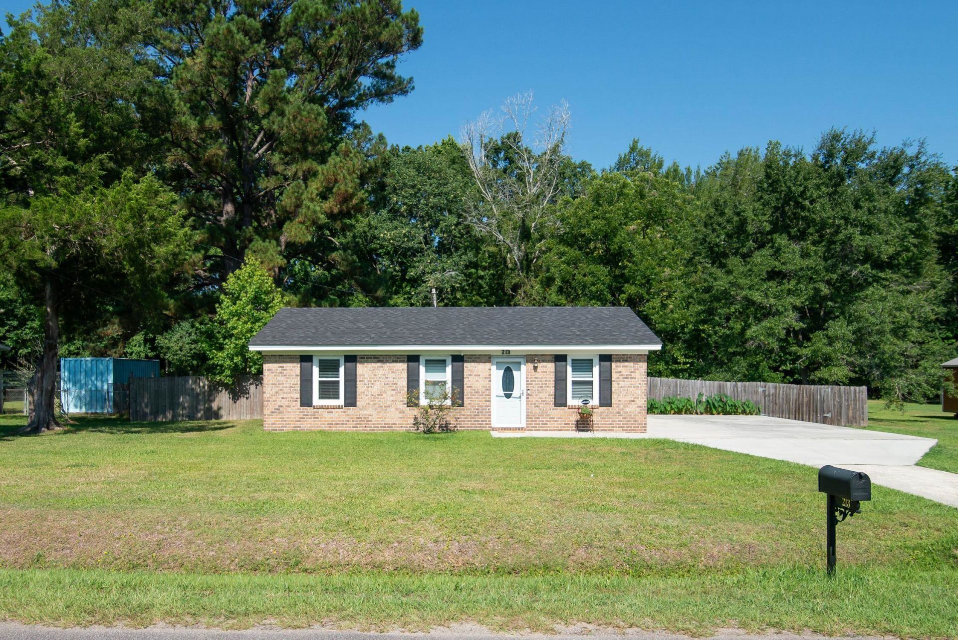 213 Gibson St. Photo 3