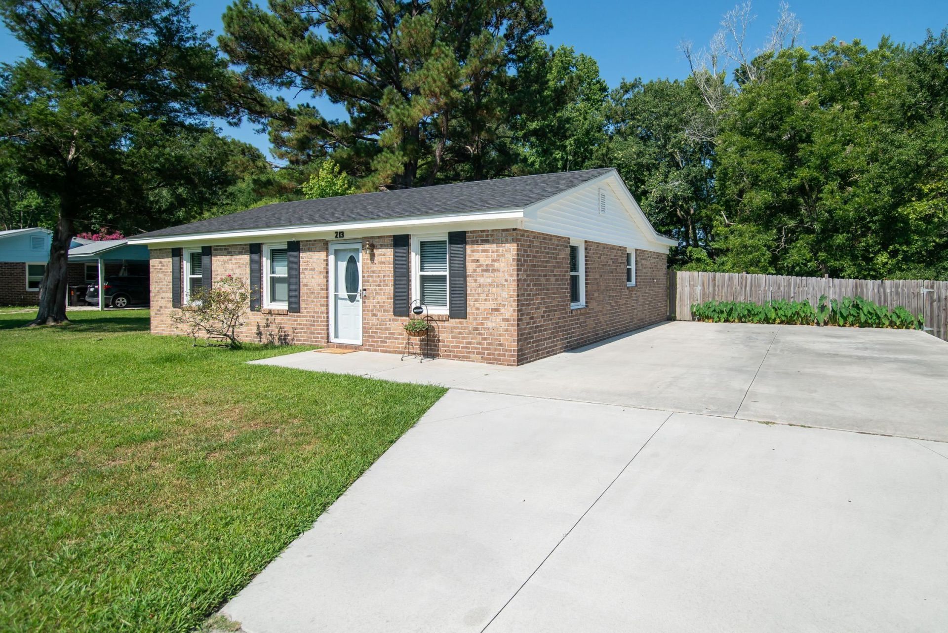 213 Gibson St. Photo 6