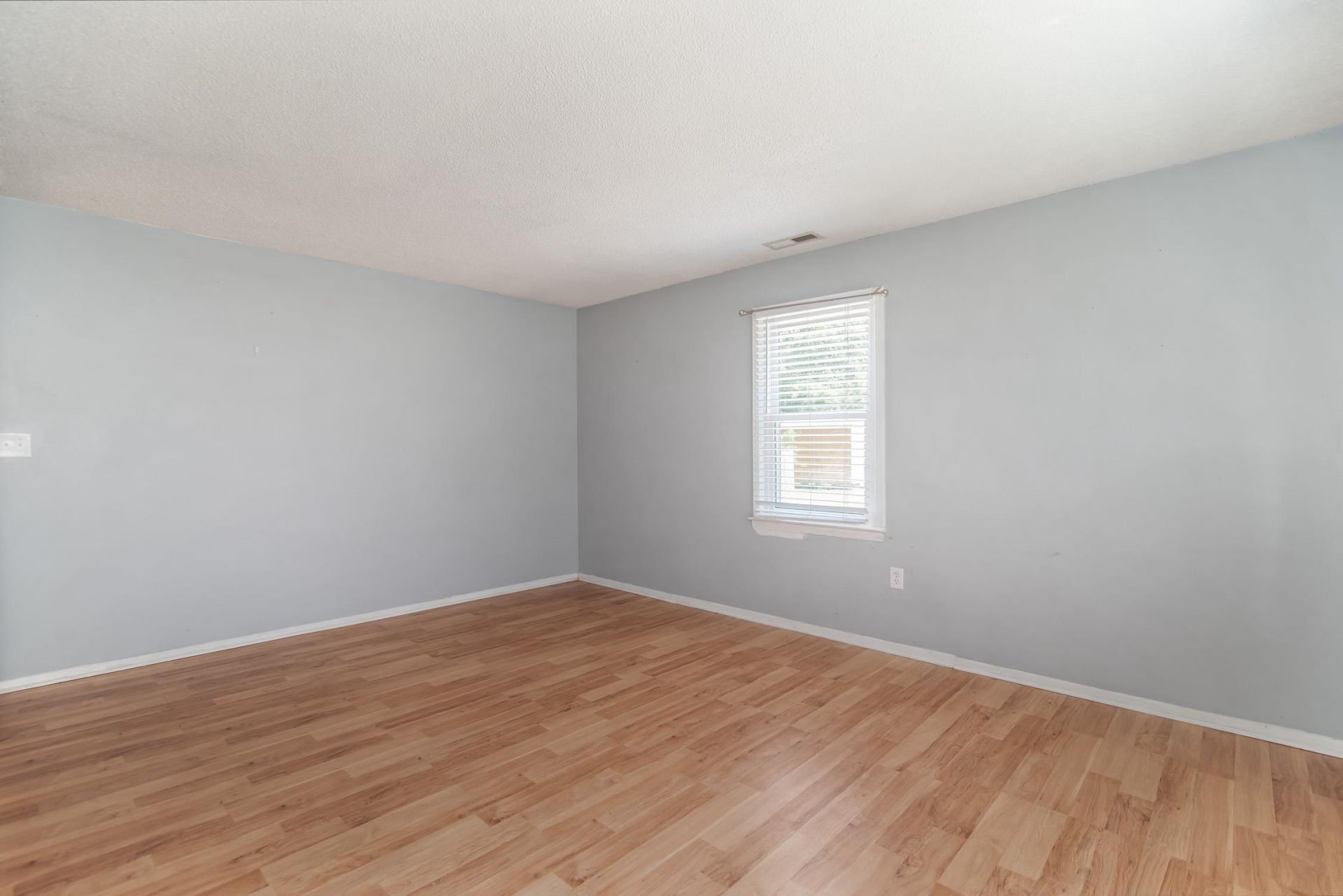 213 Gibson St. Photo 8