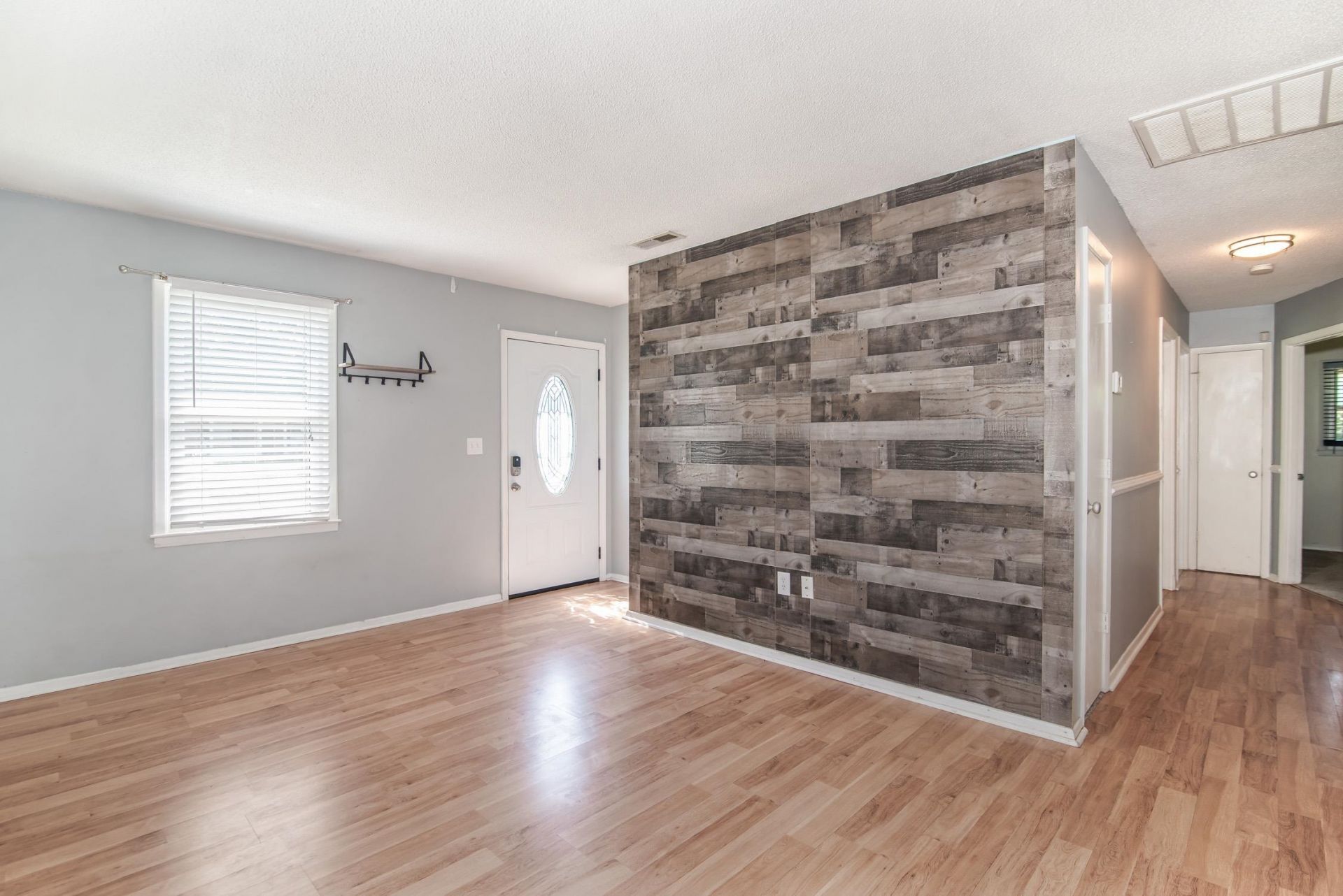 213 Gibson St. Photo 9