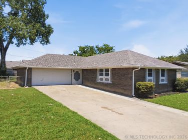 1210 W School Street, Claremore, OK 74017