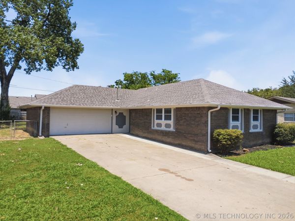 1210 W School Street , Claremore, OK 74017