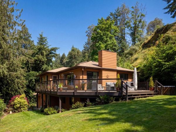 7084 Willis Point Rd , Central Saanich, BC V9E 2A1