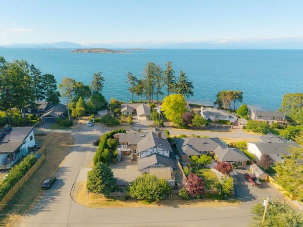 7115 Huddlestone Rd, Lantzville, BC V0R 2H0