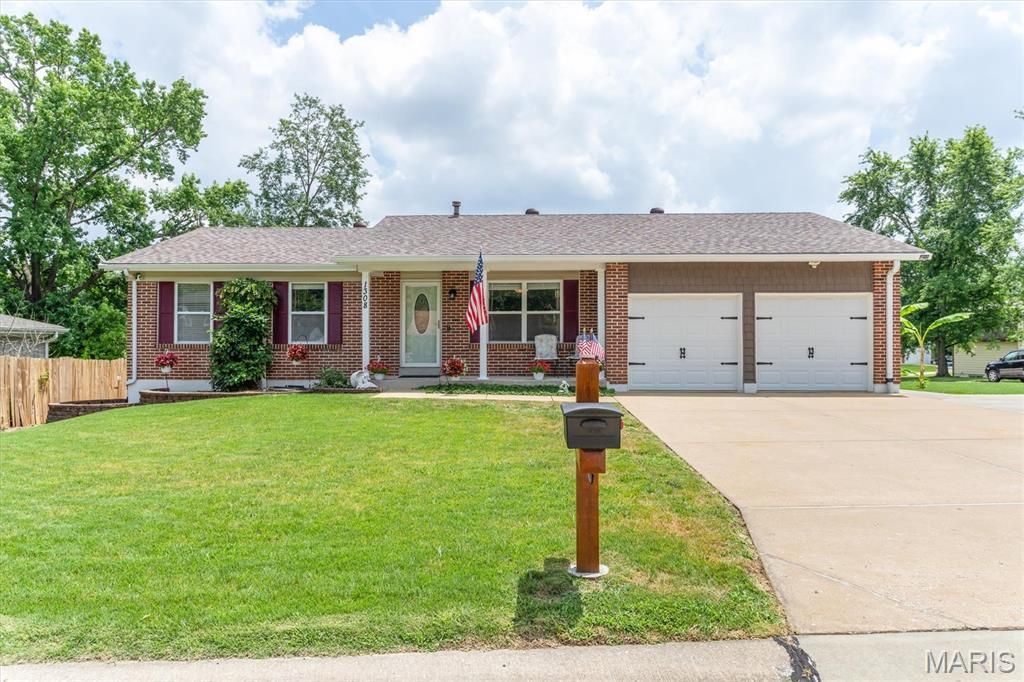 1308 Cave Springs Estate Drive , Saint Peters, MO 63376 Main Photo