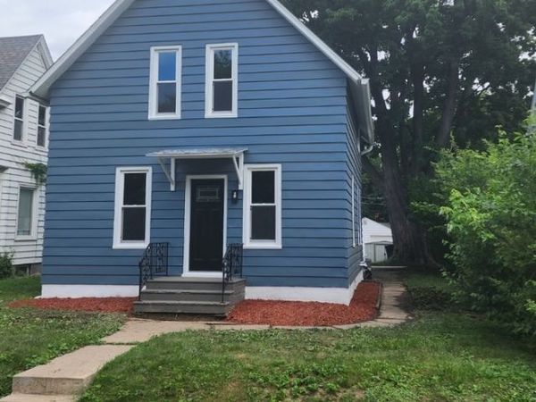 1718 11th Street , Moline, IL 61265